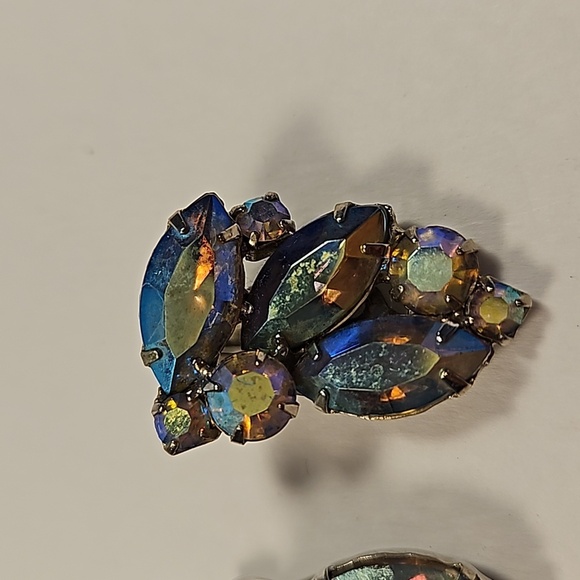 Vintage Beautiful Blue AB Rhinestone Clip-on Earrings - Picture 2 of 4